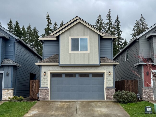 Three bedroom home in Ridgefield, built in... - Three bedroom home in Ridgefield, built in...