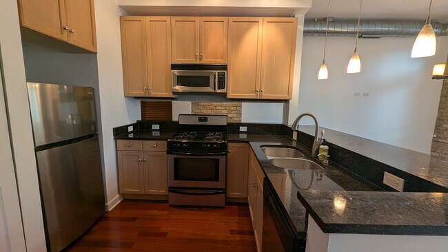 Photo - 1222 W Hubbard St Unit 1F