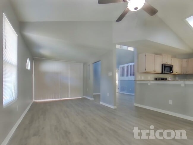 Photo - 1394 Black Willow Trail