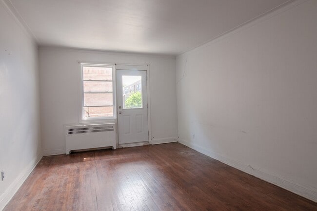 Building Photo - 5550 Rue Snowdon Unit 9