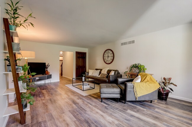 Photo - 16450 Dane Ct E