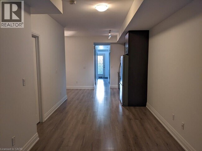 Photo - 780 Sheppard Ave E