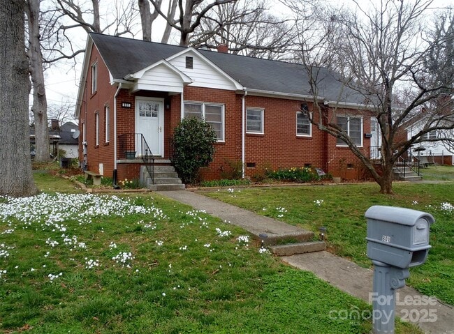 Building Photo - 801 Wood St Rental