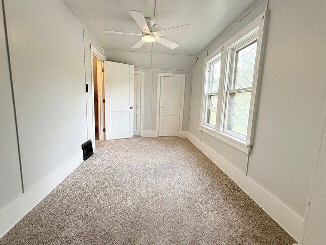 Photo - Newly remodeled 3 bed 1 bath in Normal!