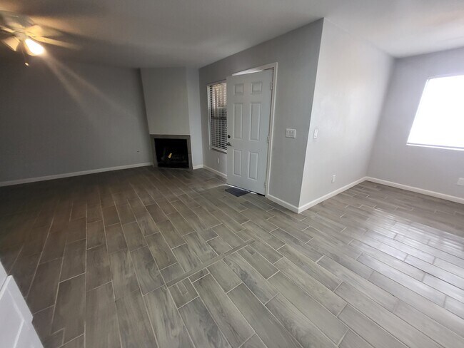 2321 N Jones Blvd Unidad 2 Bed/2 Bath Apartment