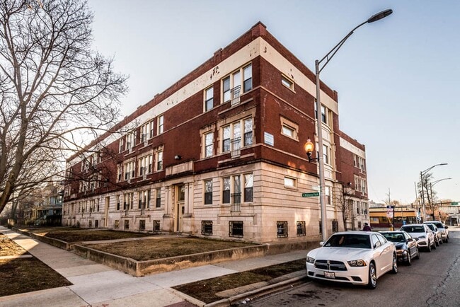 447 N Austin