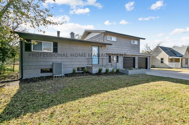 Building Photo - Beautifully Remodeled 4-Bedroom Home with 4+ Car Garage!