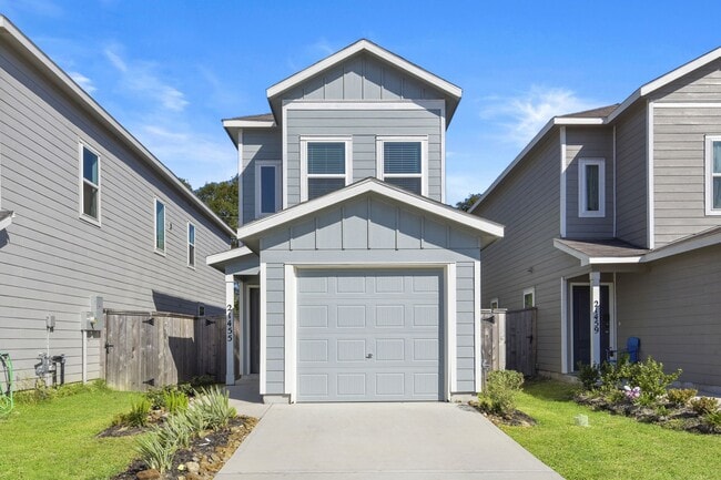 Building Photo - 21455 Carosella Dr