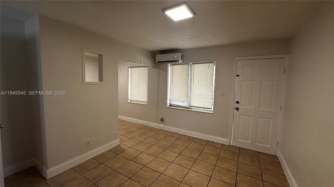 Photo - 732 Moffett St Unit 3