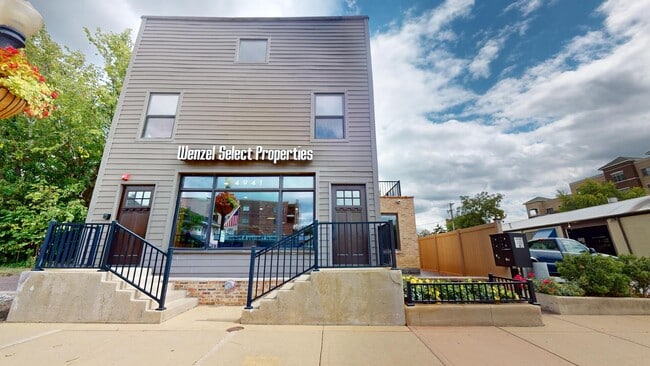 Photo - 4941 Main St Unit 2R