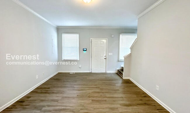 Photo - 679 Smith St SW