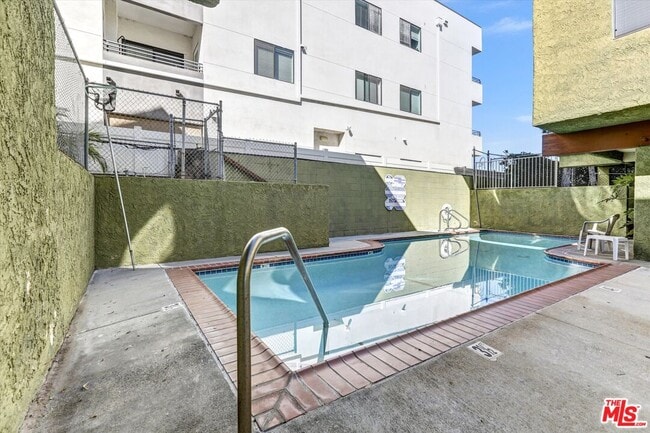 Photo - 6155 Reseda Blvd Unit 4