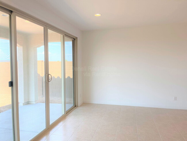 Photo - 9426 W Devonshire Ave