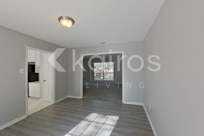Photo - 2550 Old Dobbin Dr E