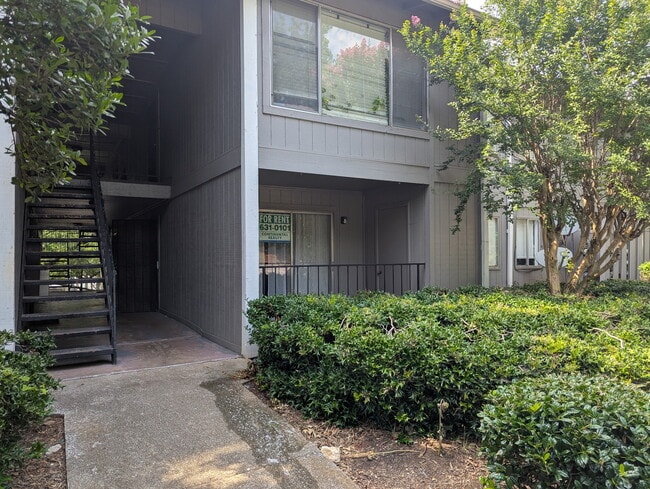 Building Photo - 405 Skyview Dr Unit F