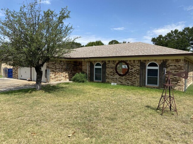 Photo - 1122 Rhonda Lee St