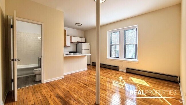 Building Photo - 2 bedroom in CHICAGO IL 60657 Unit 204 Rental