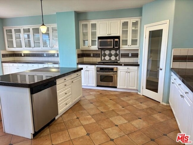 Photo - 43029 59th St W