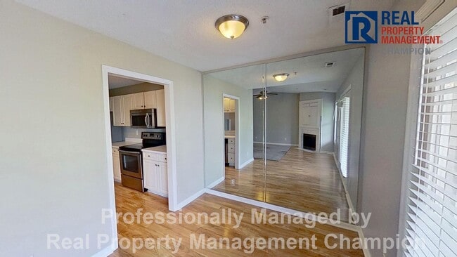 Photo - Spacious Upper Level Condo w/Open Floorplan and Split Bedrooms Unit G