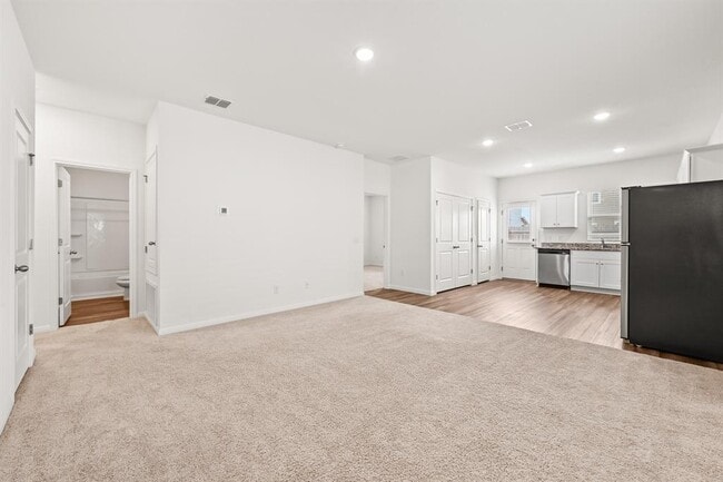 Photo - 473 Thistle Ln