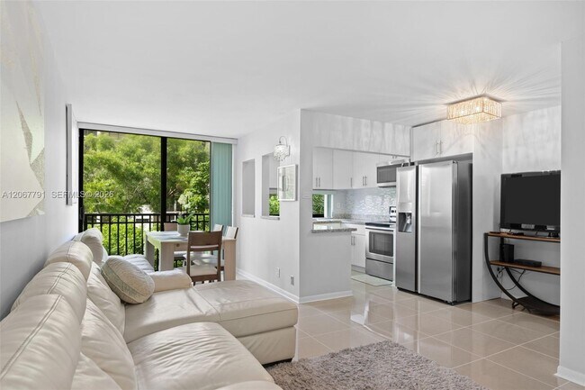 Photo - 17021 N Bay Rd Unidad 425