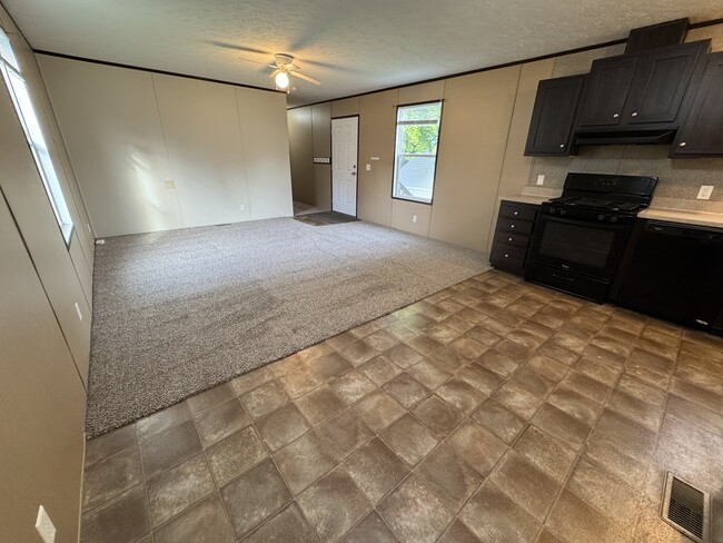 48580 Pineview Dr