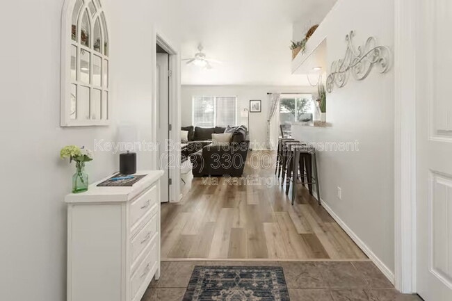 Photo - 879 N Traquair Pl