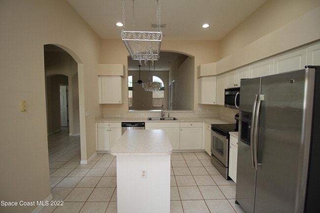 Photo - 4411 Portage Trail