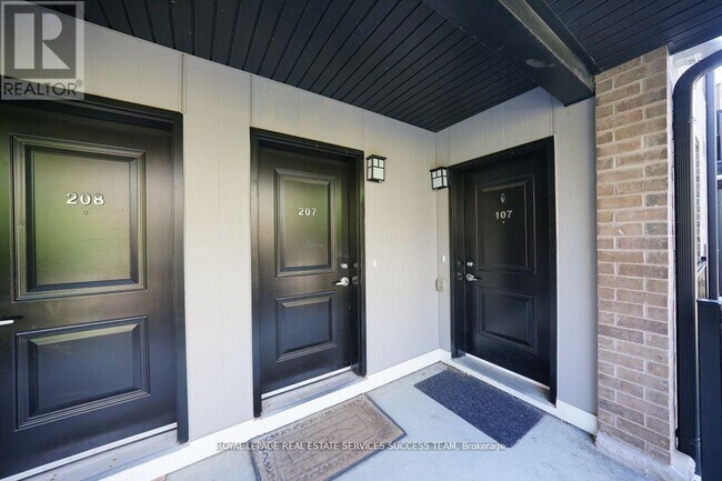 Photo - 1208 Main St E