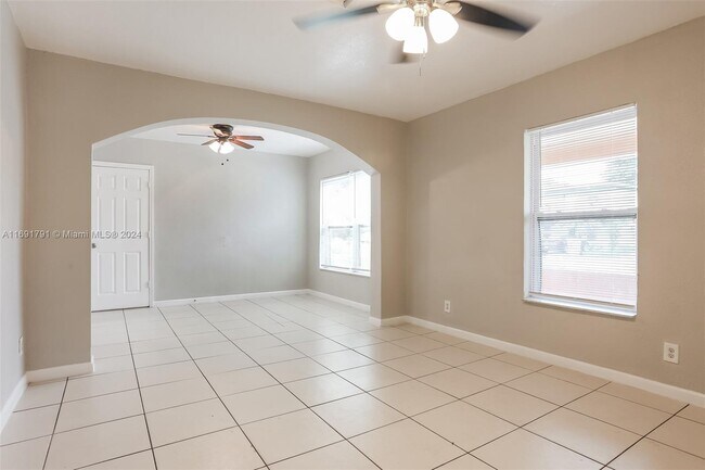 Photo - 705 NW 5th Ave