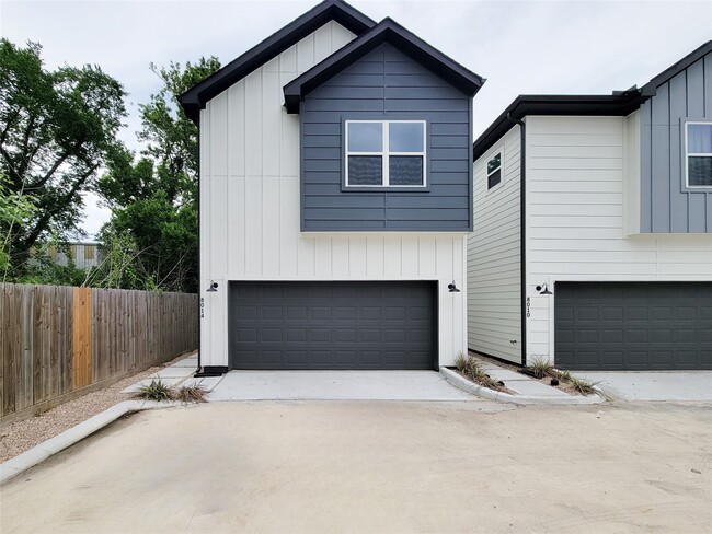 Building Photo - 8014 Huntington Spgs Ln