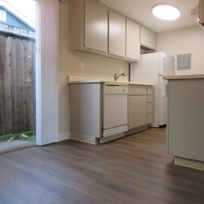 Photo - AVAILABLE NOW! Charming and Spacious Townhouse in Great Midtown Location! Unit 1411-3