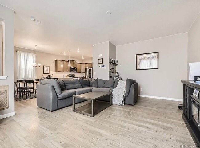 Photo - 723 Quatar St