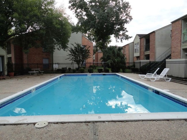Pool - Mill Creek Apartments