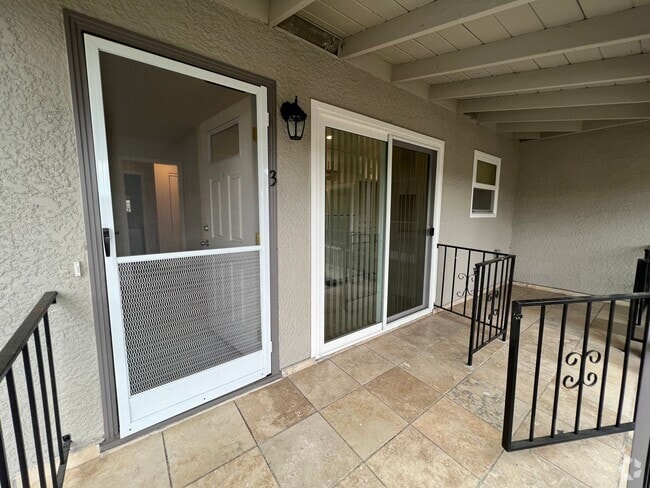 Building Photo - 1612 Mendenhall Dr Unit 3 Rental