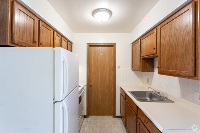 1BR, 1BA - 650 SF