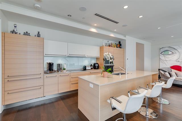 2408 Victory Park Ln Unit 1233