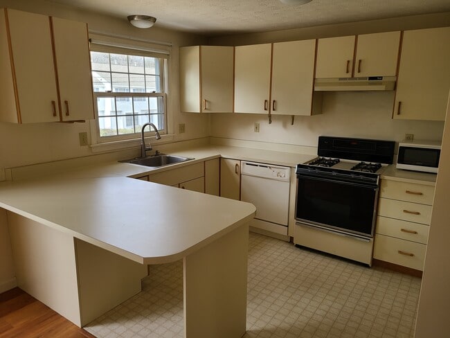 Photo - 48 Lochmere Ln