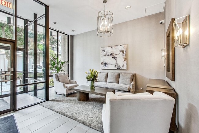 Photo - 1516 N State Pky Unit 11C