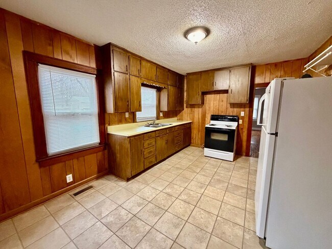 Photo - 809 NE Maple Dr