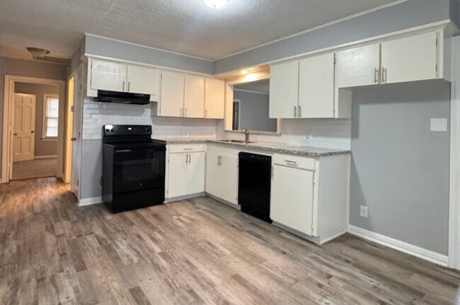 Photo - 2203 Westway St