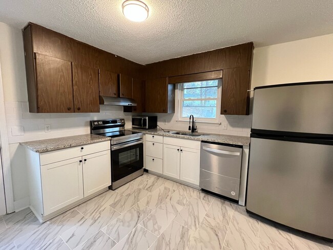 Photo - Newly renovated 3bed/2bath in east ridge for Rent!