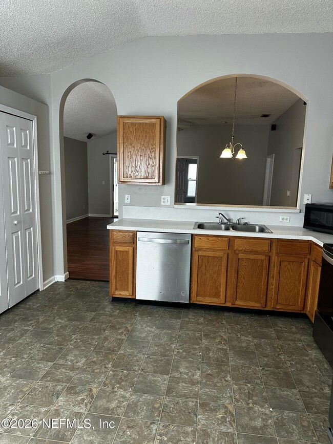 Photo - 2994 Mikris Dr E