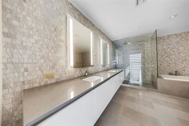 Photo - 88 SW 7th St