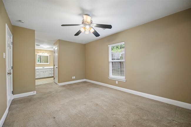 Building Photo - 127 Marlin Ave
