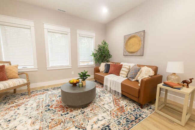 Photo - 906 N Madison St Unit B