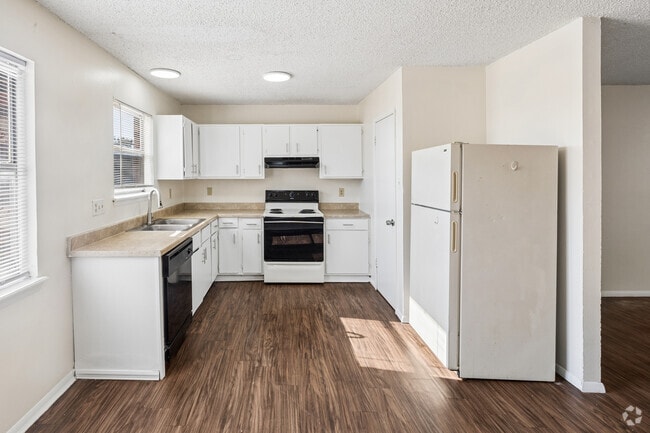 3BR, 1BA - 1,094SF - Kitchen - Avendale Pointe