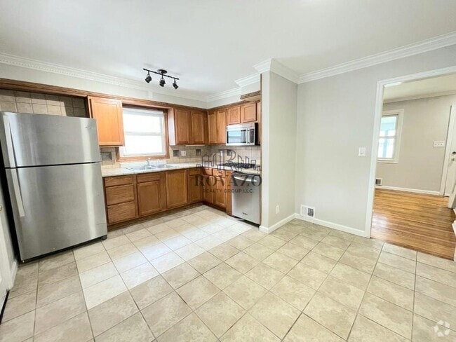 Building Photo - 832 Essex Ave Rental