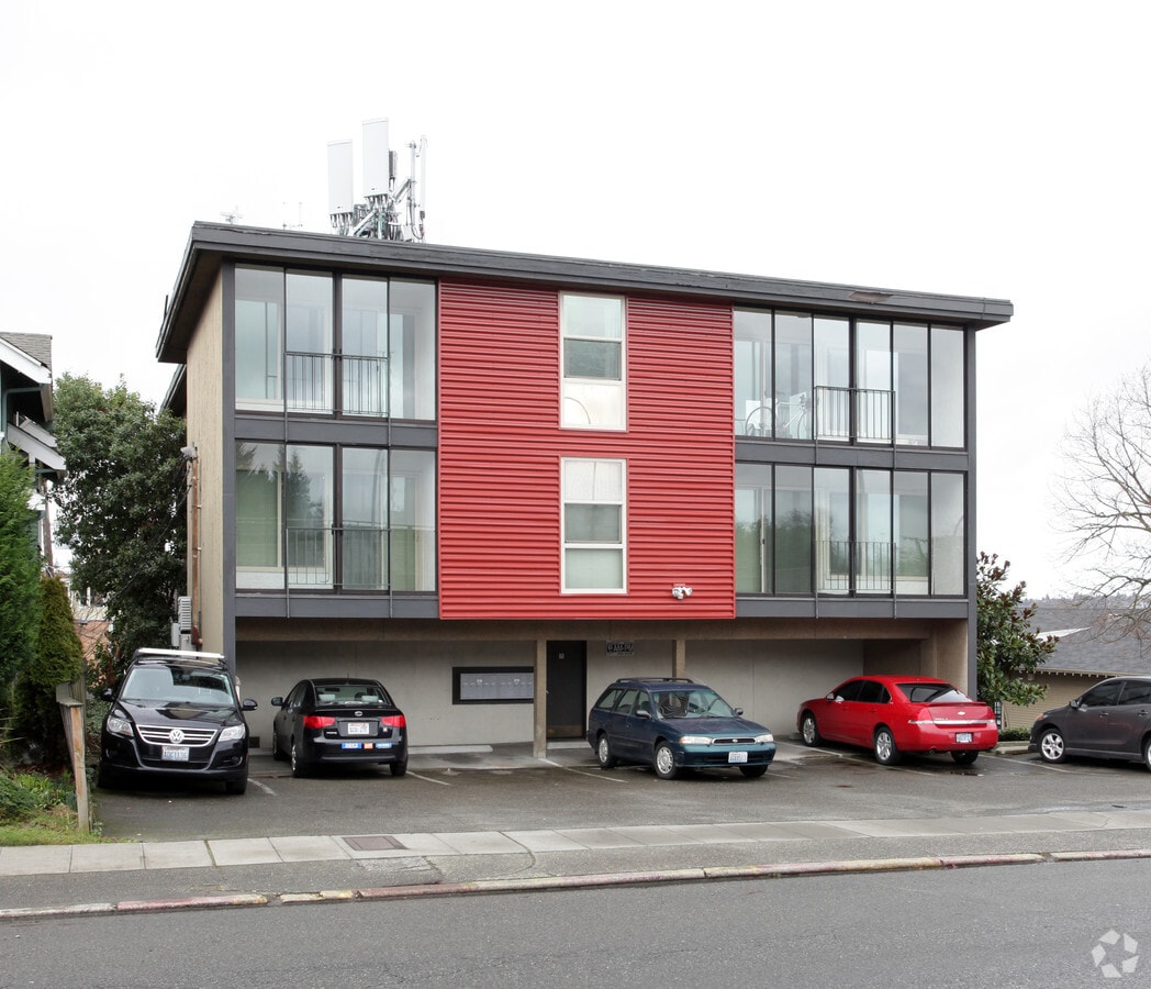 Madlyn Apartments - Madlyn Apartments
