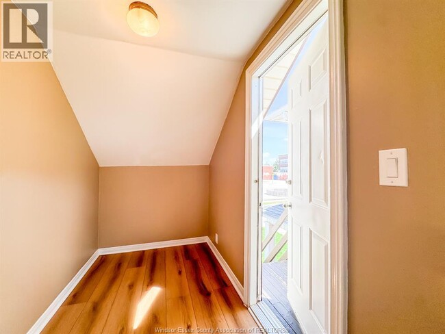 Photo - 1351 Marentette Ave